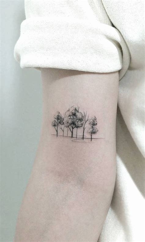 Awesome Minimalist Tree Tattoo © Tattoo Artist Chae Hwa 💙💙💙💙💙💙 Tree