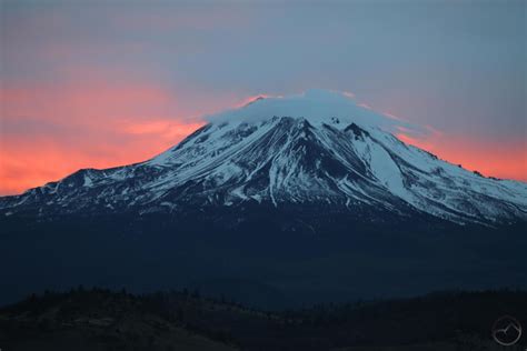 An Unusual Mount Shasta Sunrise With Shadows And Clouds Hike Mt Shasta