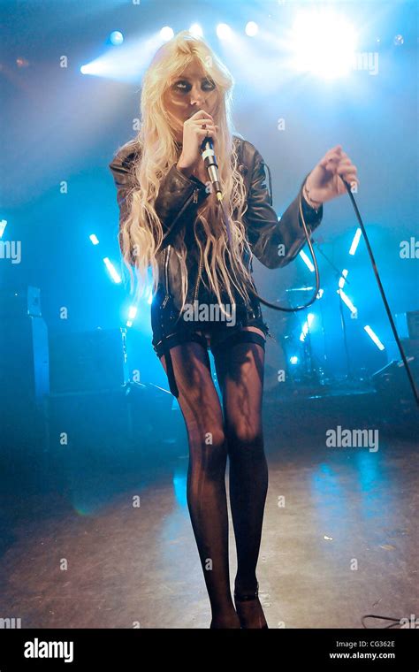 The Pretty Reckless High Resolution Stock Photography And Images Alamy
