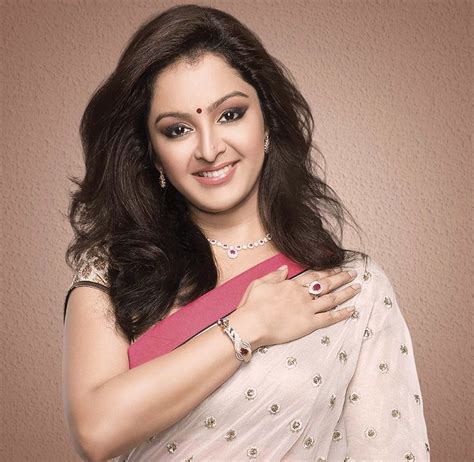Manju Warrier Cute Pictures And Hd Wallpapers