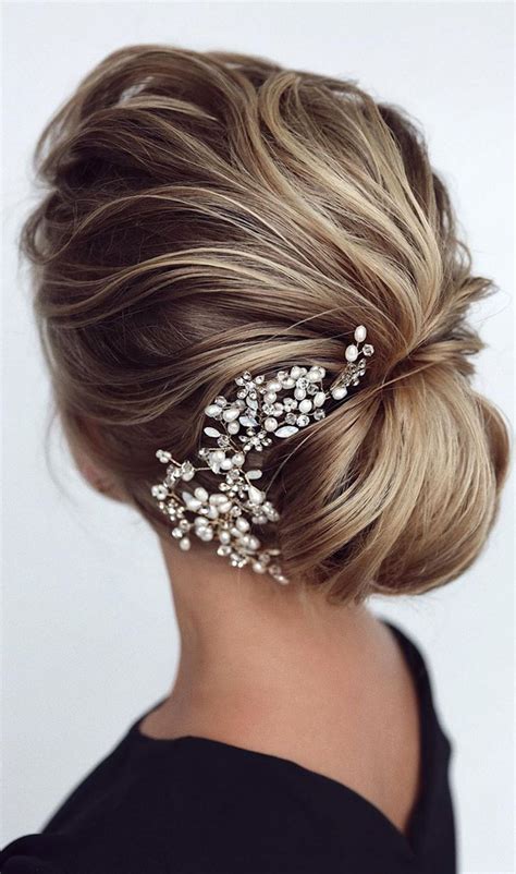 The Most Romantic Bridal Hairstyle To Get An Elegant Look