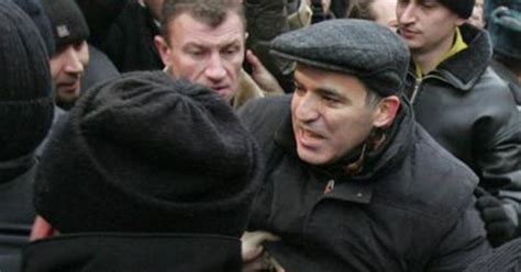 Kasparov Sort De Prison Libération