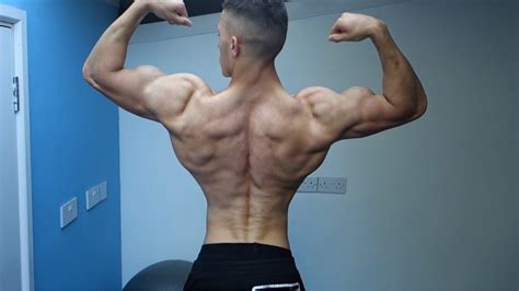 Insane Back Workout And Flexing Youtube
