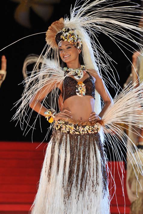 Miss Tahiti Le Prix Du Plus Beau Costume Décerné à Mirna Tematahotoa