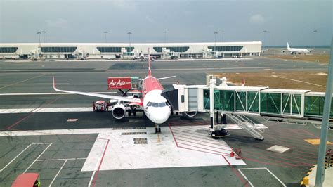 The klia and klia2 are 2km traveling distance apart from each other, hence, proper time management is crucial to ensure smooth transfer. An AirAsia Flight To Cochin Was Forced To Turn Back To ...