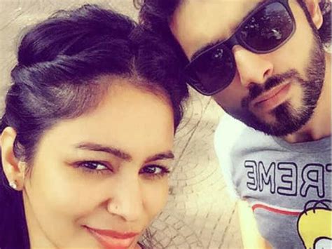 Mrunal aka bulbul looked elegant in her red saree. Divyanka Tripathi thanks ex-boyfriend Sharad Malhotra ...