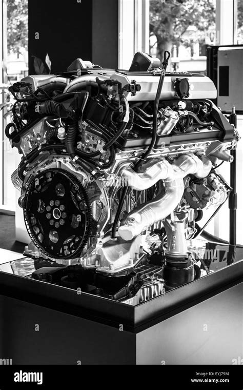 Rolls Royce V12 Engine Hi Res Stock Photography And Images Alamy