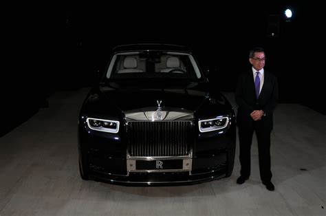 The phantom dimensions is 6092 mm l x 1990 mm w x 1640 mm h. Rolls-Royce Phantom Appears In Malaysia - Autoworld.com.my