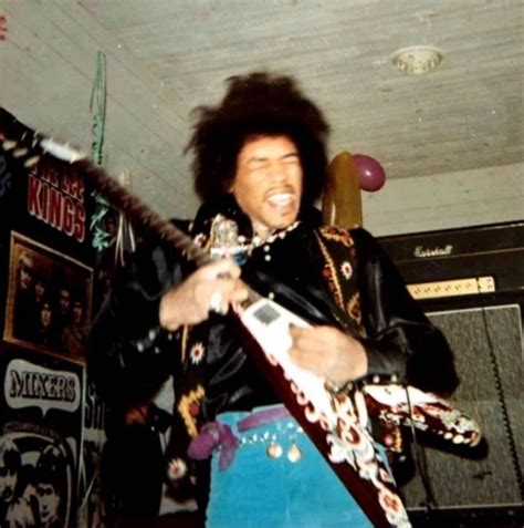How One Photographer Captured Jimi Hendrix At His Peak Artofit