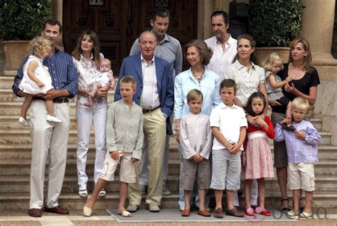 La Familia Real Española En El Palacio De Marivent En 2007 Los Reyes