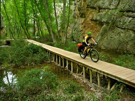 Ubicado en saúl bistro pinares, el complejo contempla salón de belleza, joyería, panadería, tienda de ropa y área de recreación infantil. Albarracín & Pinares de Rodeno I Bikepacking I ...