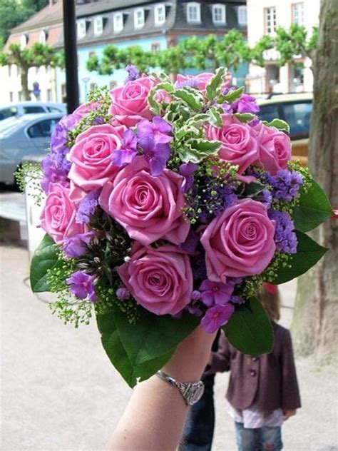 Everyone loves a bouquet of flowers. First Florist Meeting - inspiration please - wedding ...