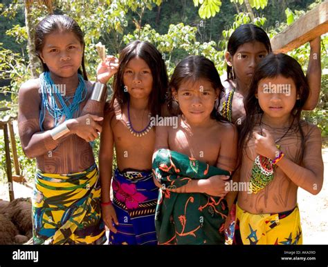 Five Embera Girls Coming Home From The River Embrea Drua Republic Of