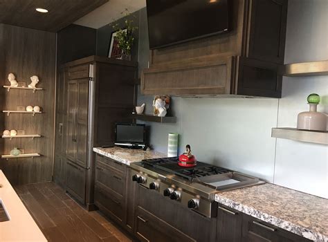 Learning how to install a backsplash can help you improve the look and value of your home in just a day or two. Custom Back Painted Glass : Made In USA - ºelement Designs