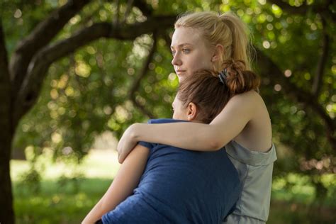 trailer de very good girls con elizabeth olsen y dakota fanning