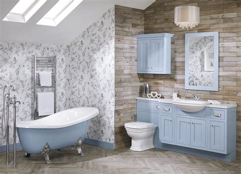 Black and white is always a classic, combination for bathrooms. Add style to your bathroom with wallpaper - Vanity Hall