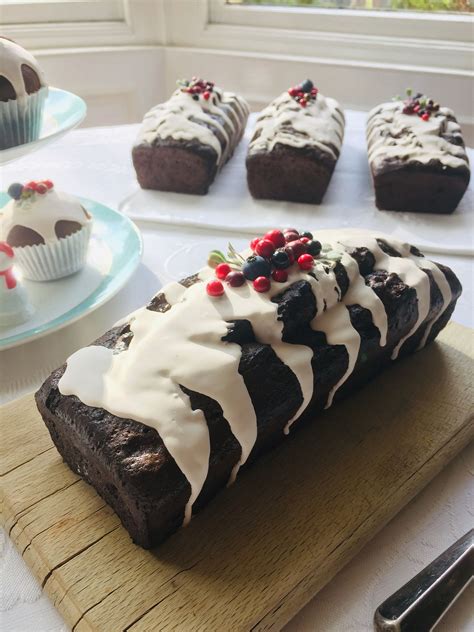 Christmas loaf cake » a delicious treat for craft beer lovers » spice up your holiday with this this loaf cake is lush, sweet, and robust, a total charmer, you'll see. Christmas Loaf Cake Designs - Chocolate orange mini loaf cakes and banoffee mini loaf ... : You ...