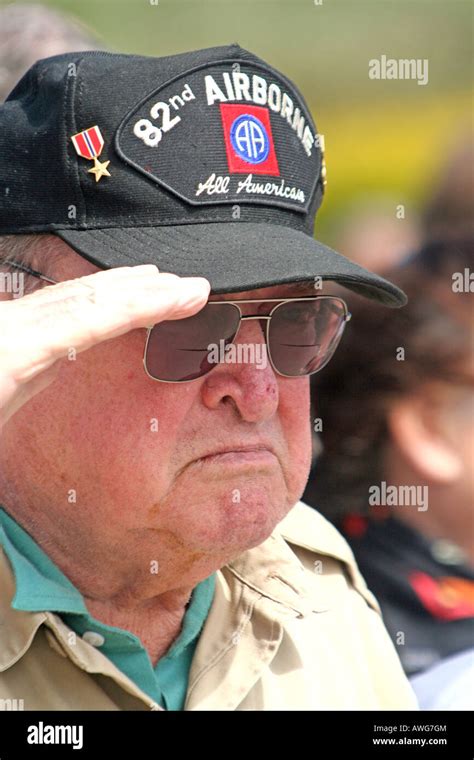 American Ww2 82nd All American Airborne Veteran Pays Respects To Fallen