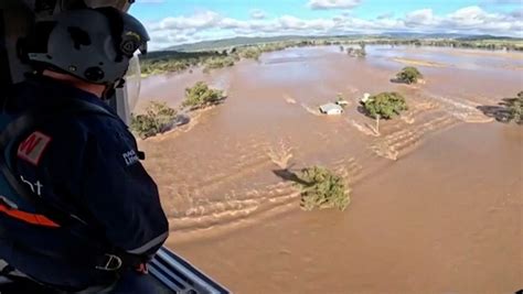 Hochwasser In Australien Touristen Mit Hubschrauber Gerettet Der