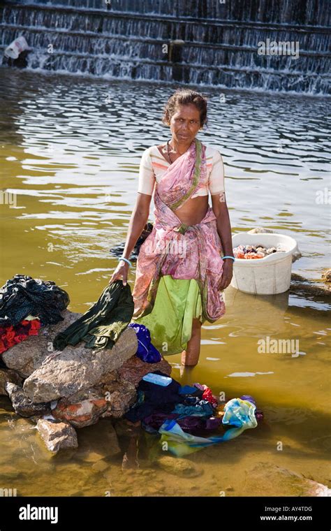 Sexy Indian Bhabhi Washing Closthes Telegraph