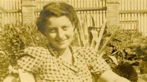 חנה סנש 4, קרית מוצקין. "אלי אלי": שינוי קטן שהפך לשיר גדול
