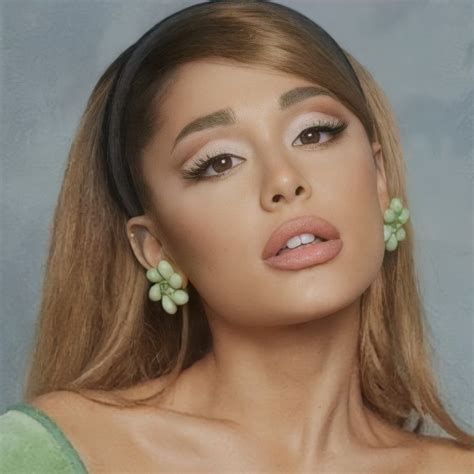 Ariana Grandes Makeup Artists Teach Us To Get The Perfect Cat Eye Look