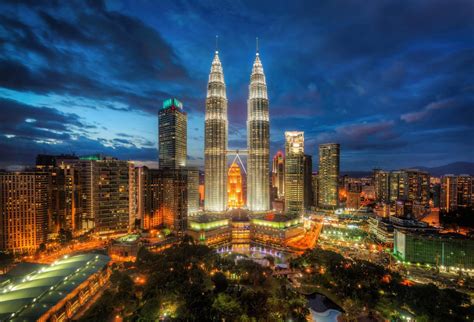 Petronas Towers In Kuala Lumpur Recreation Travel Justbooktheticket