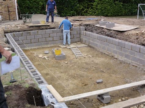Talk about creatively cool concrete projects. Self build DIY swimming pool building in Spain or Portugal ...