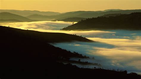 Mist In A Valley Near Bathurst In New South Wales Australia Bing Gallery