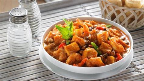Tumis bumbu halus sampai harum. SAMBAL KRECEK | INDONESIAN FOOD