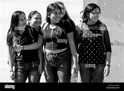 colegialas negras imágenes de stock en blanco y negro alamy