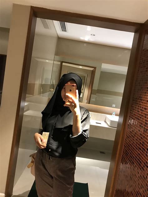 Mirror Selfie S Di Gaya Model Pakaian Fotografi Model Pakaian Model Pakaian Hijab