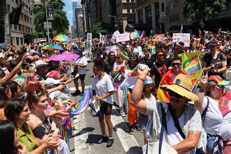 Estampida En El Desfile Del Orgullo Gay En Nueva York Al Confundir Fuegos Artificiales Con