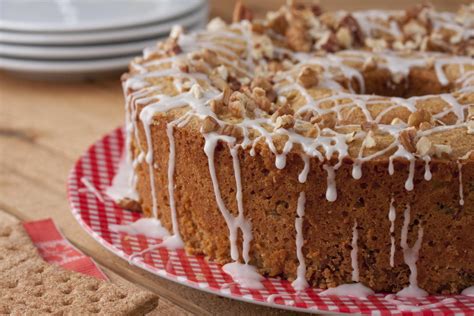 Picnic desserts for hot weather / 50+ easy picnic food ideas that are perfect for spring and. Nutty Graham Picnic Cake | MrFood.com