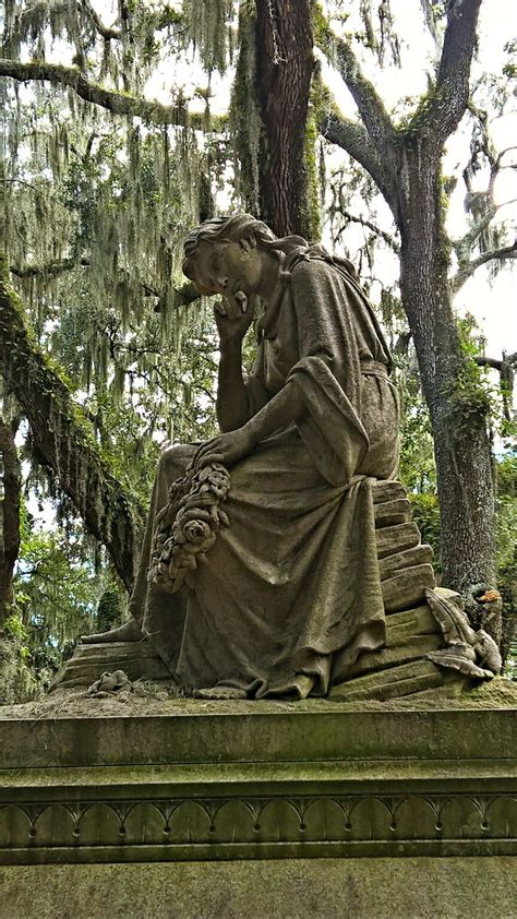 Bonaventure Cemetery Savannahgeorgia Cemetery Statues Lion