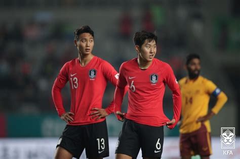파울루 벤투 감독이 이끄는 한국 축구대표팀은 지난 2일과 7일에 걸쳐 '2022 fifa 카타르 월드컵' 아시아지역 최종예선 a조 일정을 치렀다. 김진수·백승호 복귀…벤투호, 10월 월드컵 최종예선 명단 발표 ...