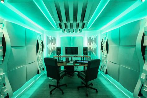 Make Me A DJ - music school & production studio - InStyle LED
