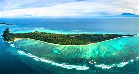 Why You Need To Visit The Beautiful Mantanani Islands Sabah
