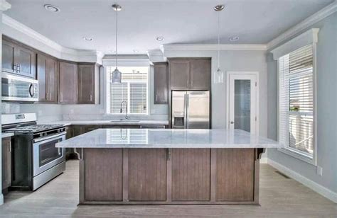 It pairs well with the modern stainless steel accents and the beautiful marble backsplash shown here; Pin on wall color