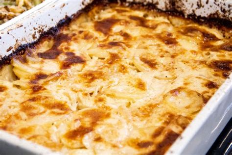 Sarah bakes her deliciously refined simple scalloped potatoes with very few ingredients that your guests are sure to love. Ina Garten's Potato-Fennel Gratin | Recipe in 2020 | Fennel gratin, Potatoes, Scalloped potato ...