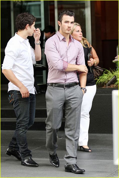 Nick And Kevin Jonas Smiling Siblings 08 09 2011 Kevin Jonas Photo 25178440 Fanpop