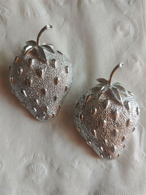 2 Sarah Coventry Strawberry Brooches Mercari Vintage Costume Jewelry