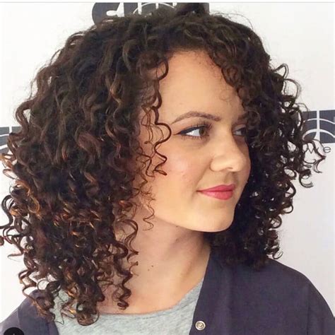 30 best curly hairstyles for medium hair belletag