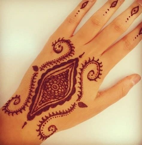 Scopri ricette, idee per la casa, consigli di stile e altre idee da provare. 41+ Gambar Henna Tangan Kanan Kiri, Trend Terbaru!