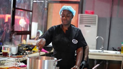Hilda Baci: Nigerian chef cooks for 100 hours in Guinness World Record