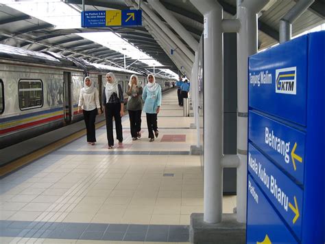 After i reached jb sentral by es41, i've chose to take es42 back because it comes with an additional abc coach, which all the ekspres selatan doesn't use. Railway electrification in Malaysia - Wikipedia