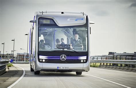 Daimler Plant Teilautomatisierte Busse