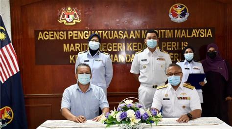 Maritim Malaysia Serah Recompression Chamber Kepada Tentera Laut Diraja