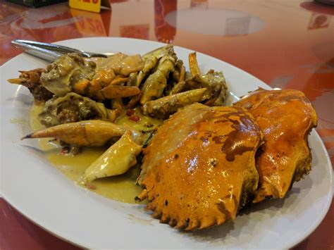 Drench crab pieces first in egg, then in tapioca starch. I ate Salted egg yolk crab : food