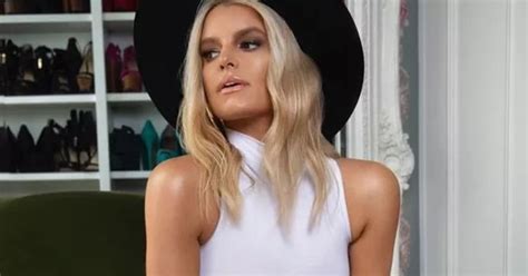 Jessica Simpson Flaunts Thick Thighs In Pantless Weight Loss Reveal